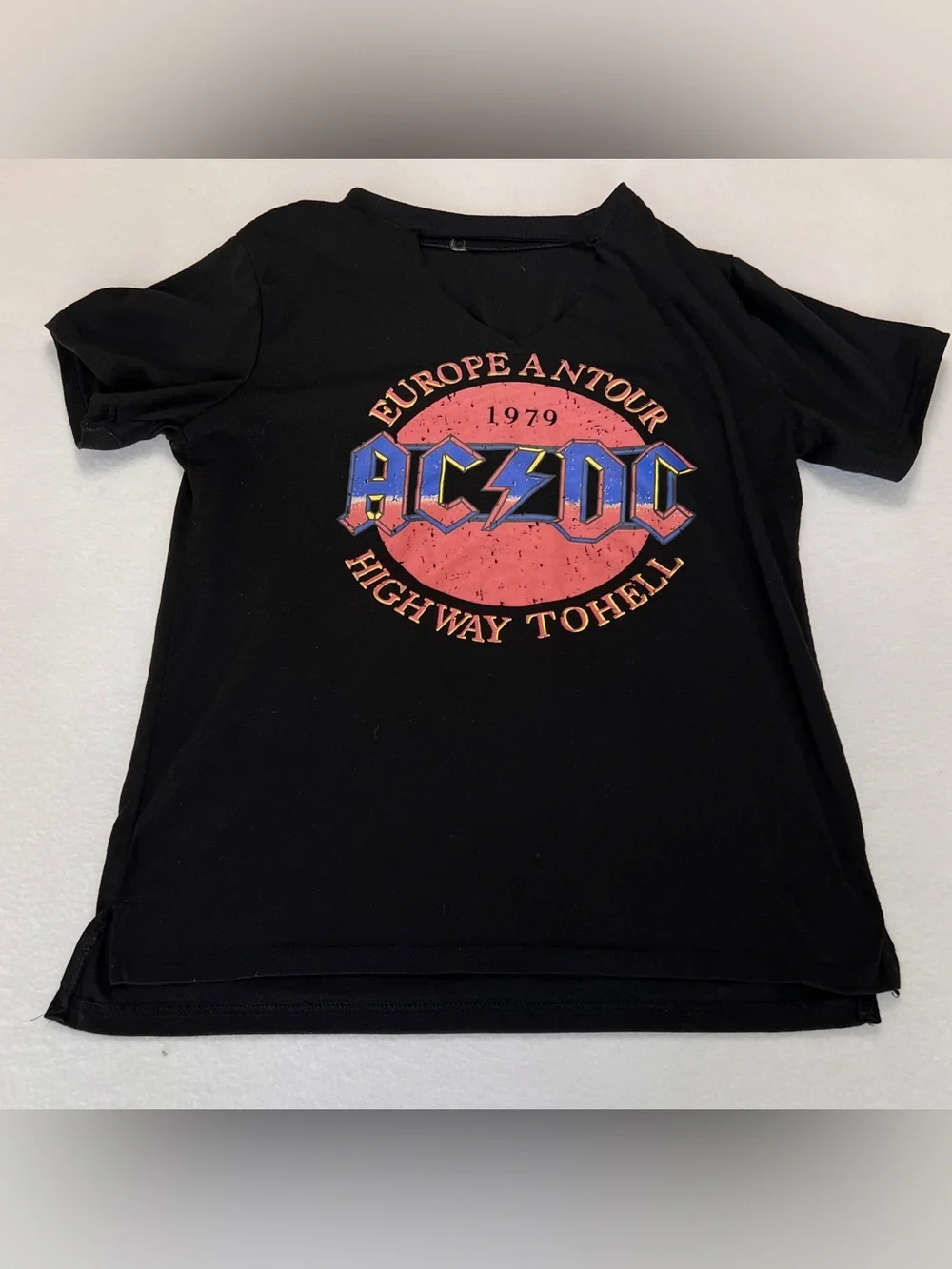AC DC WOMEN’S SHORT SLEEVE CREW NECK GRAPHIC T SHIRT SIZE Small Band Concert - Picture 2 of 7